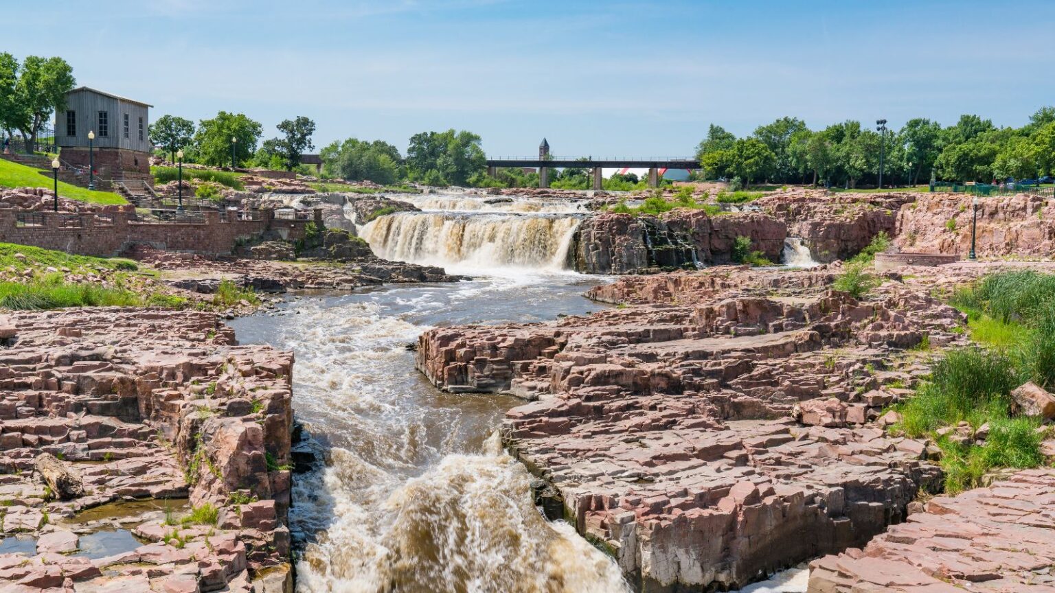 14 Beautiful Places In South Dakota To Explore Beyond Mount Rushmore