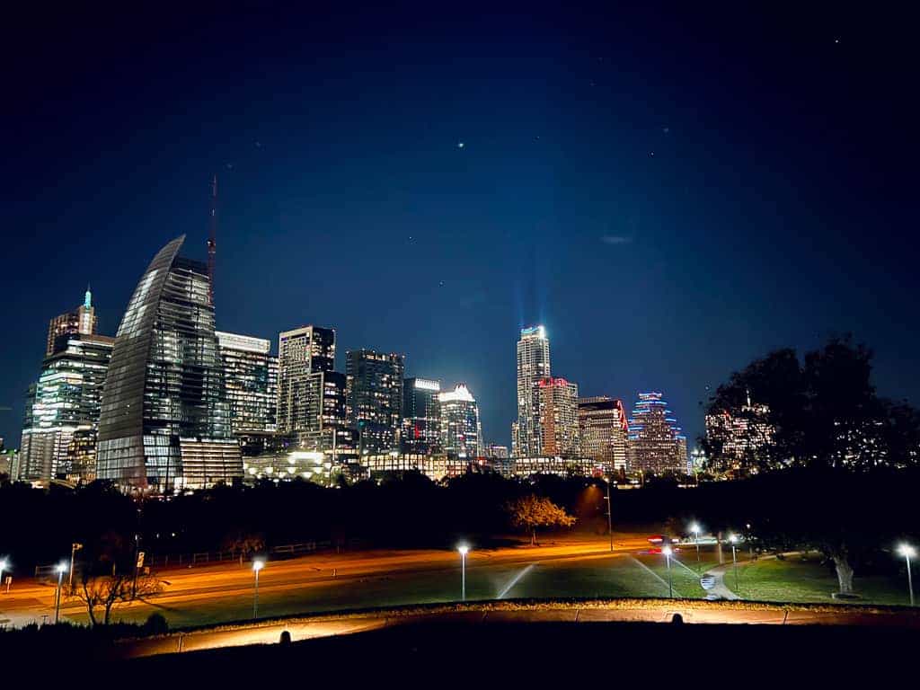the skyline of Austin at night