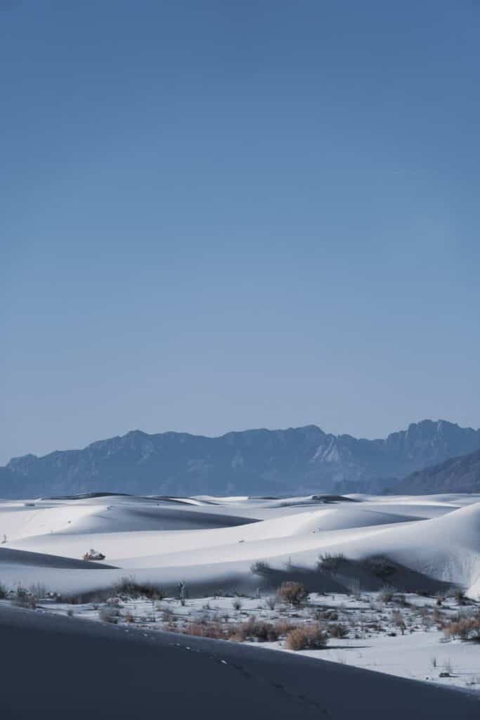 high contrast sand on a one day in white sands national park itinerary