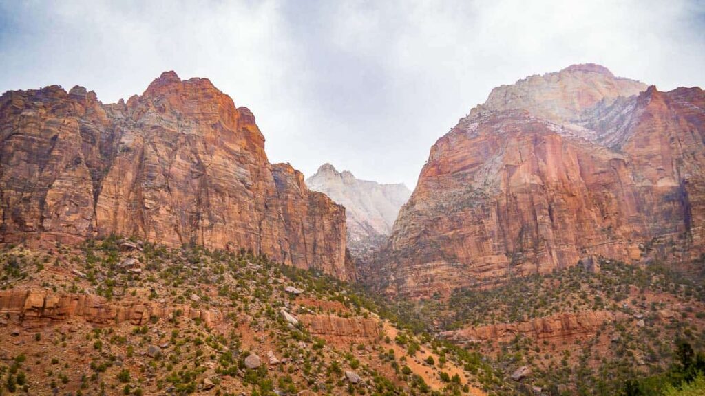 the red cliffs of zion during winter, one of the worst time to visit zion national park