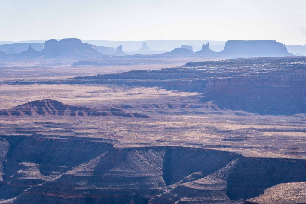  A panoramic view of the vast, rugged landscape of Canyonlands National Park.