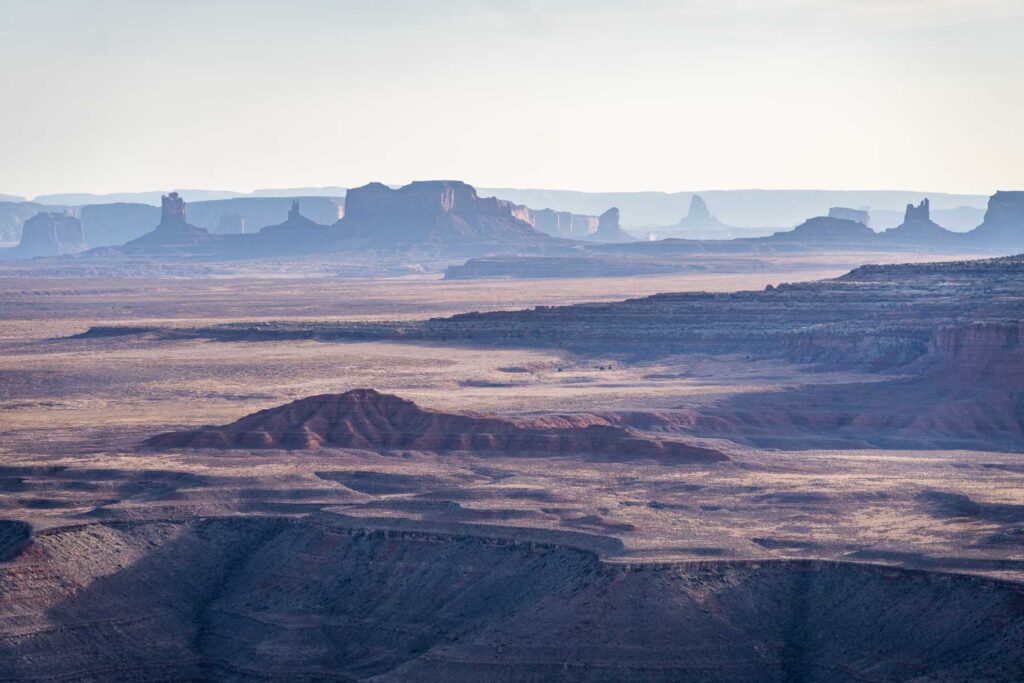  A panoramic view of the vast, rugged landscape of Canyonlands National Park.