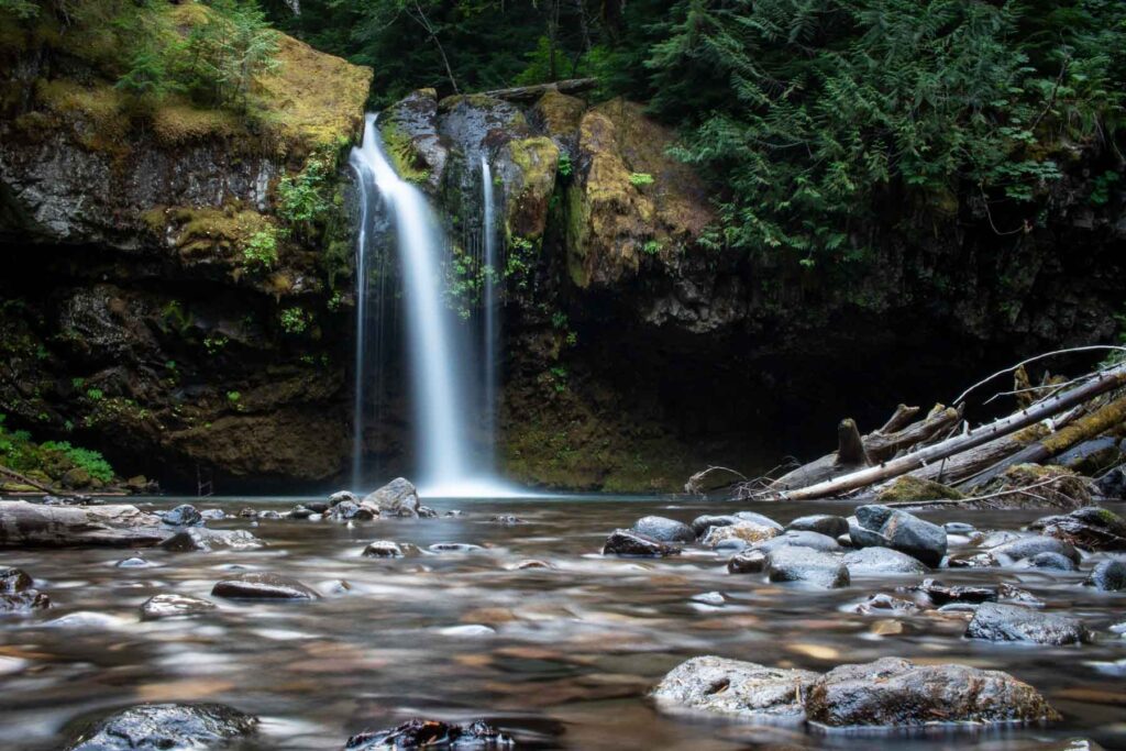 Long exposure on the Iron Creek Waterfall in Washington State