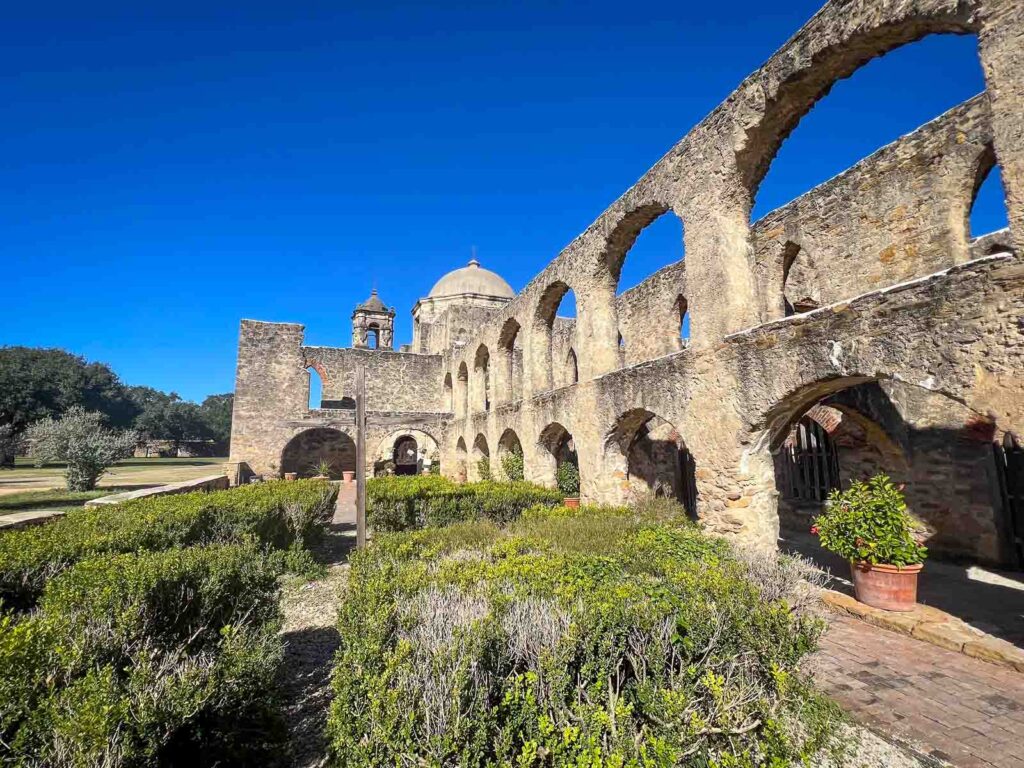 the san jose missions arches from the side