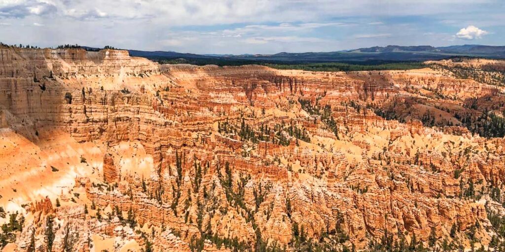 Panoramic landscape of Inspiration Point on a one day in Bryce Canyon National Park itinerary