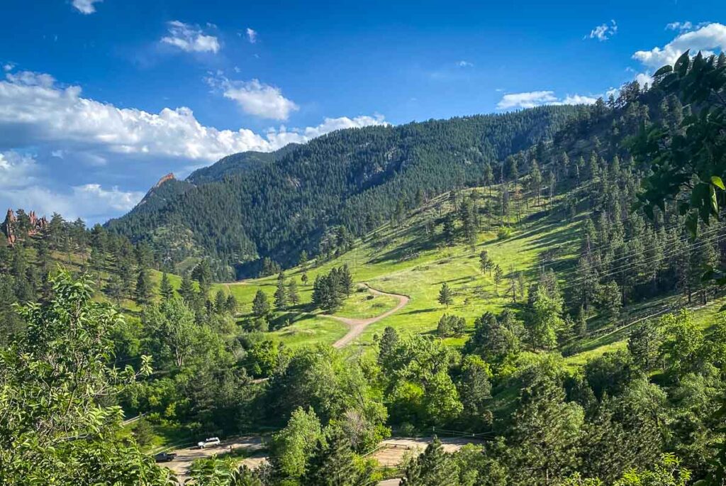 The green hiking trails in Boulder in Chautauqua Park