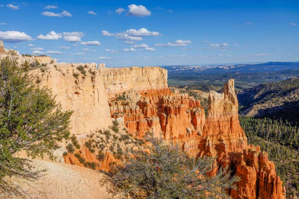 Paria View cliffsides onn a day trip to Bryce Canyon