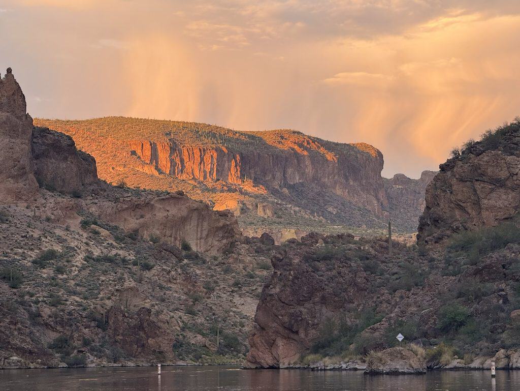 Canyon lake during the sunset