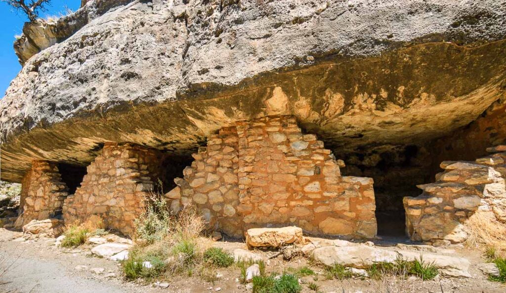 Walnut Canyon National Monument dwelllings