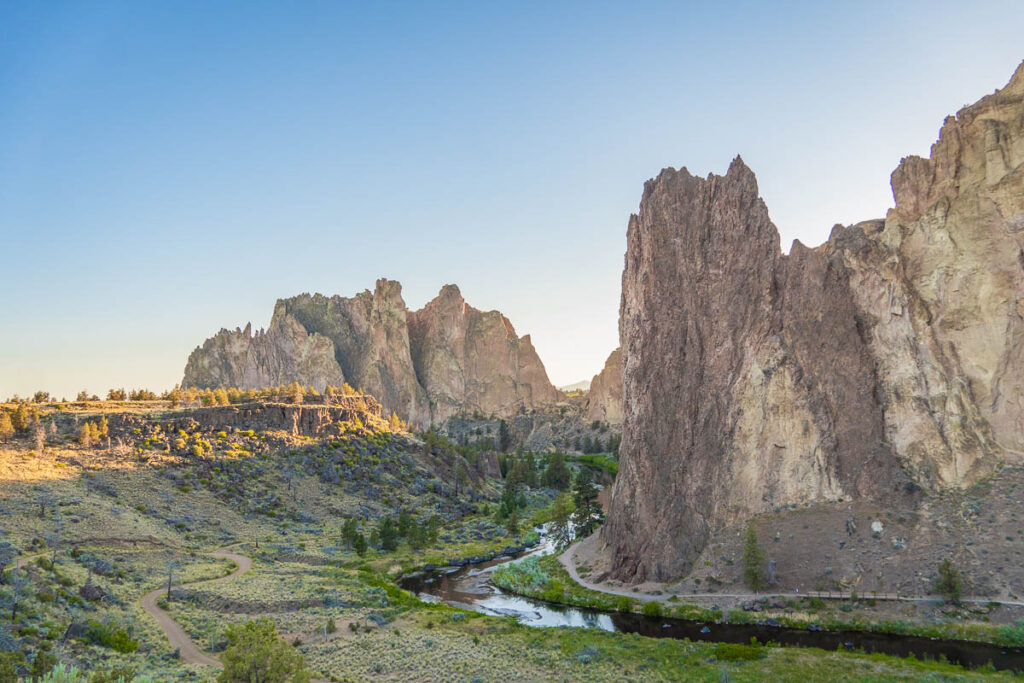 Sunsetting Mountain view of Oregon Smith Rock State Parks 5