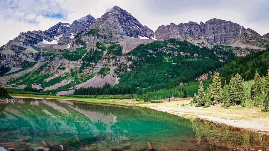 Maroon Bells and the reflection in Crater Lake