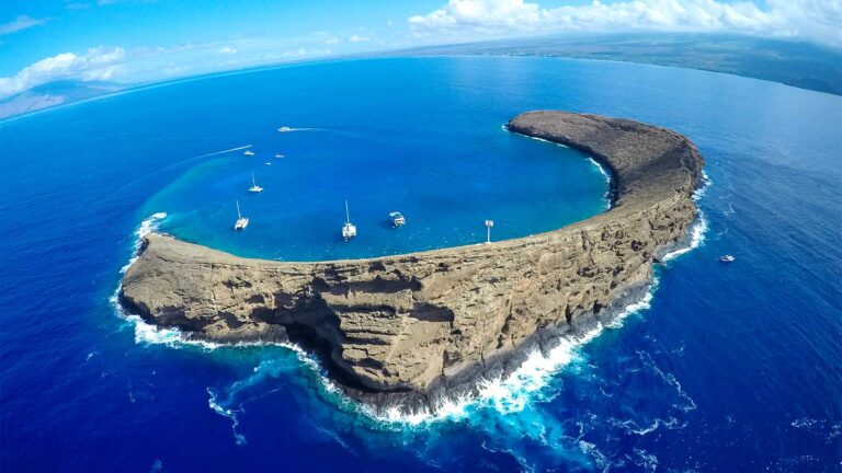 17 Epic Places in Hawaii You Have to See Because Photos Don’t Do Them Justice