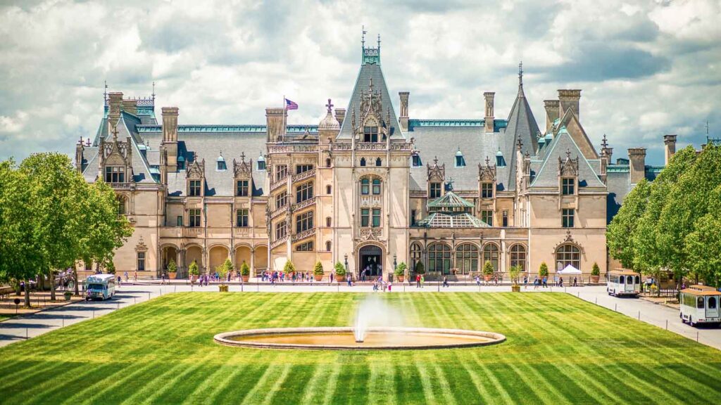 The lawn and castle of North Carolina, Biltmore Estate Asheville