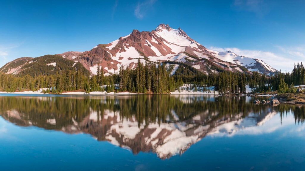 The reflaction in Jefferson Wilderness Lake