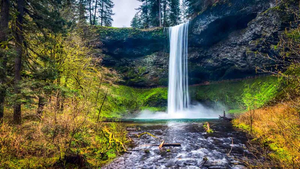 Long exposure waterfall cascading in Silver Falls State Park in Oregon