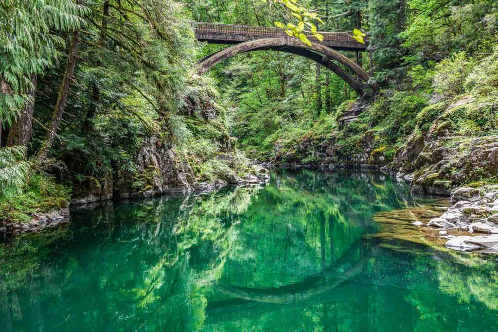 Moulton Falls Regional Park, Yacolt, Washington, USA. The Moulton Falls Bridge over the East Fork Lewis River.