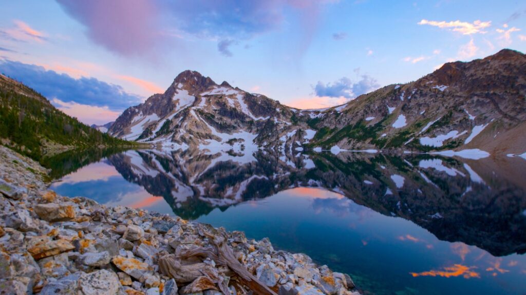 Idaho, Sawtooth Lake in the Sawtooth Mountains near Sun Valley