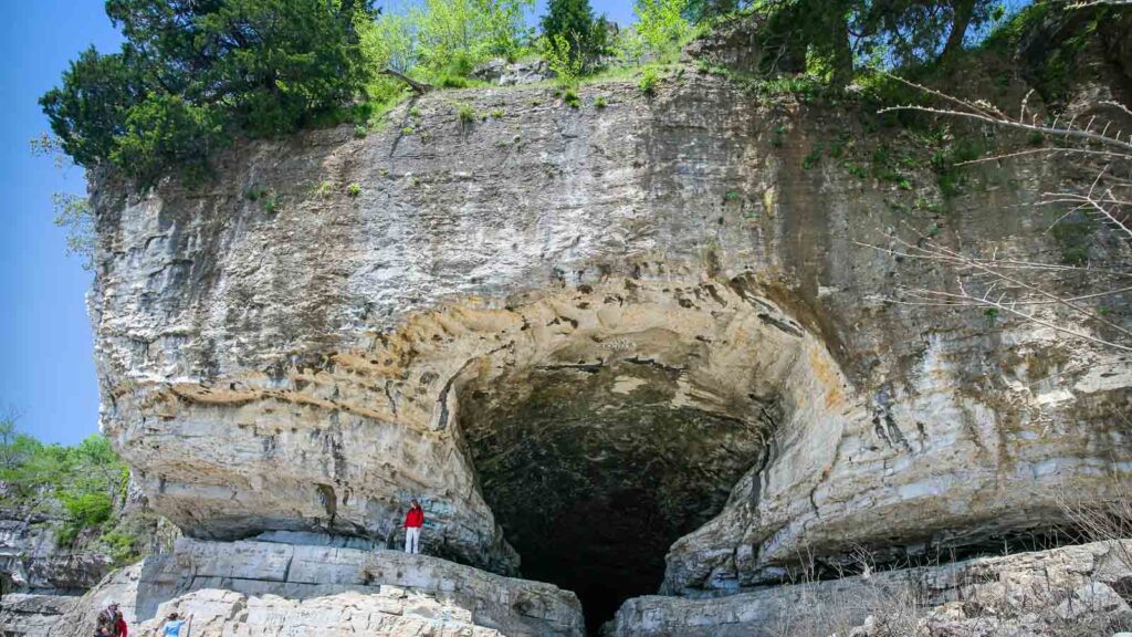 Illinois, Cave in rock