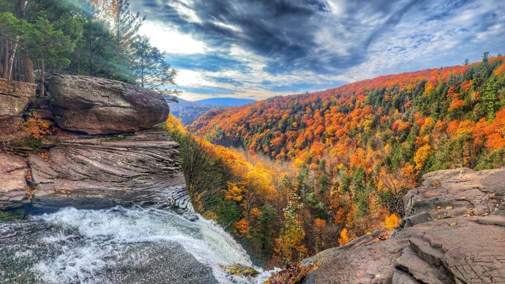 New York, Kaaterskill Falls in the Catskills Edge, Canva