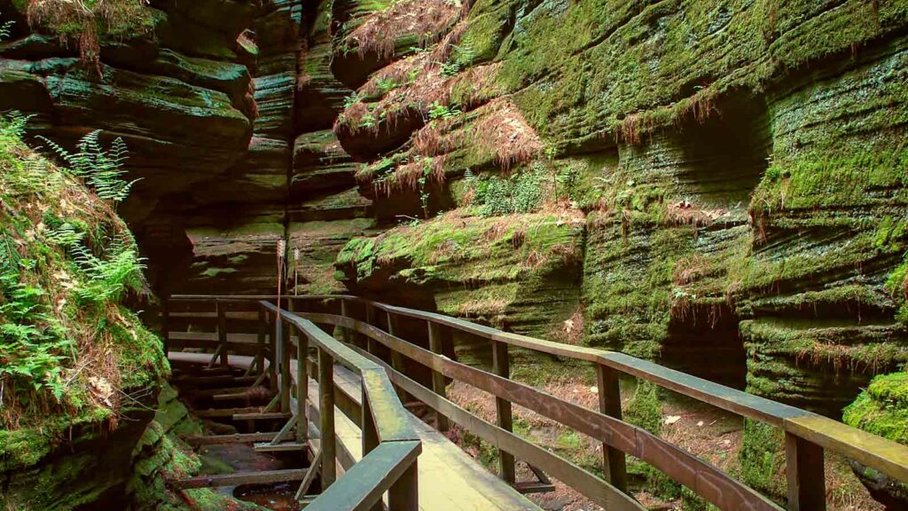 Witches Gulch is a beautiful slot canyon in the Wisconsin Dells.