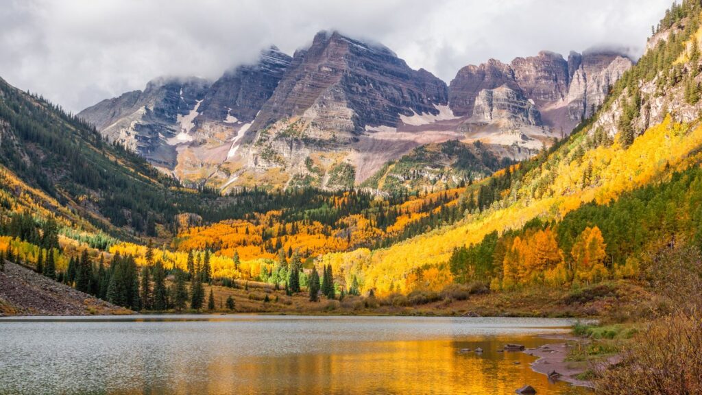 Colorado, Maroon Bells Aspen Colorado in Overcast Fall