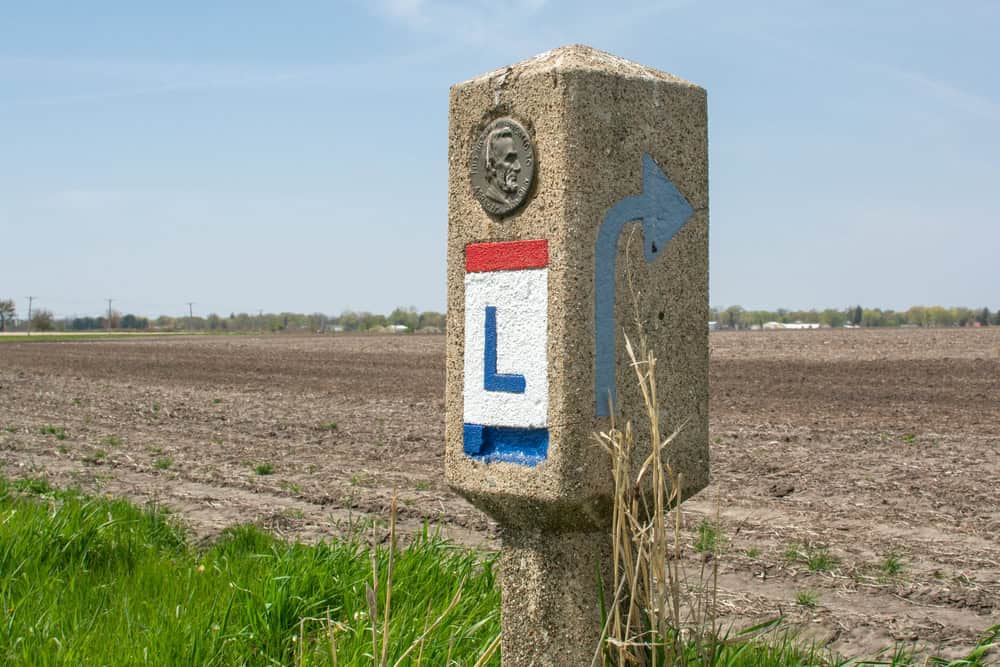 Lincoln highway marker