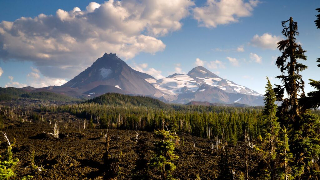 Oregon, Mckenzie Pass Three Sisters Cascade Mountain Range