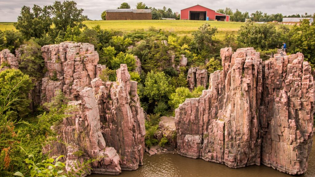 South Dakota, Palisades state park rocks