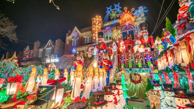 10 Best American Christmas Towns That Look Like Santa’s Workshop Brought to Life