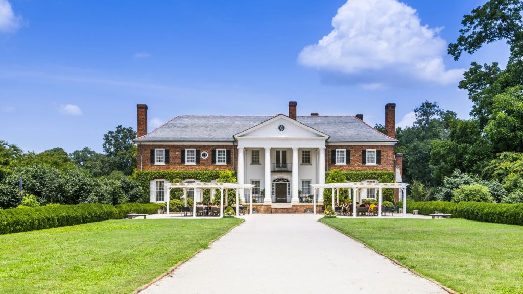 South Carolina, Boone Hall Plantation and Gardens in Mount Pleasant in colonial revival style