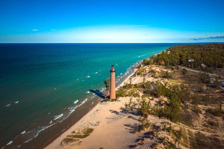 These Gorgeous Lakes in the US Will Steal Your Heart Before You Even Step on the Shore