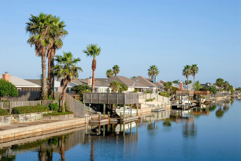 Texas, Houses waterside on Padre Island