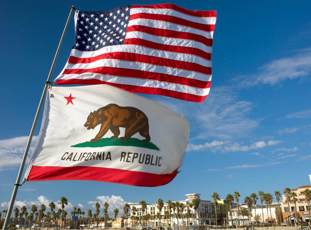 US and California state flags