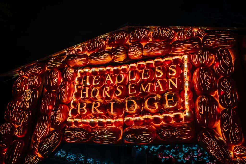 New York, Sleepy Hollow, Headless horseman bridge made from pumpkins